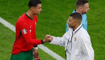 开云APP-各位置进球最多球员组成的阵容！门将都进131球 大罗都没资格入选