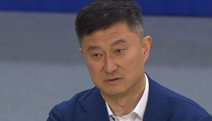 轰下45+19+11！广东内线又又被吊打，萨林杰戴耳机玩手机引争议