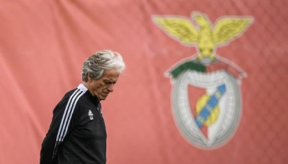 开云体育下载-曾力压巴萨却难逃下课 本菲卡主帅被“联手做掉”