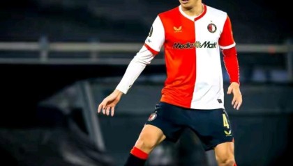 开云APP-渡边刚闪耀欧联杯赛场 连场破门比肩传奇科曼